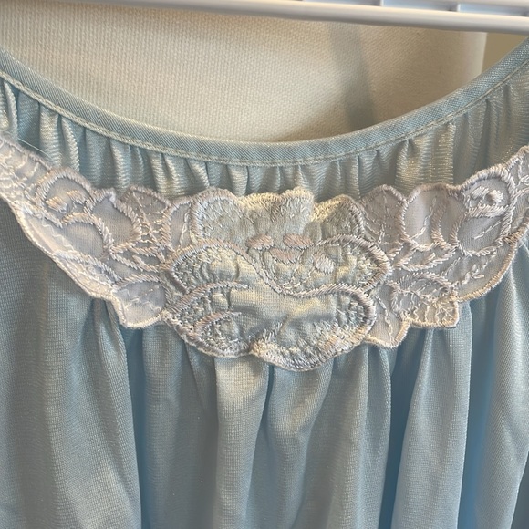 Baby blue vintage nightgown - Picture 2 of 6